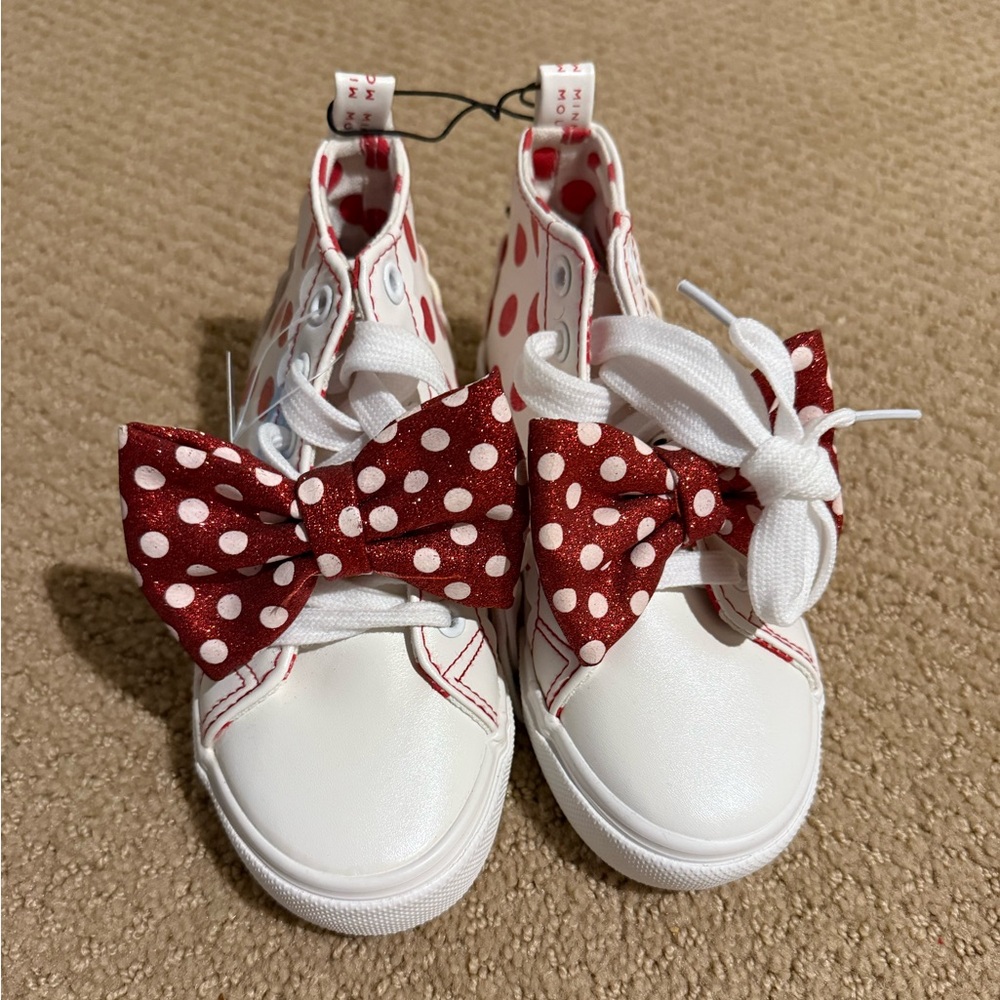 NWT. Disney Minnie Mouse high top sneakers with bows. Size 13